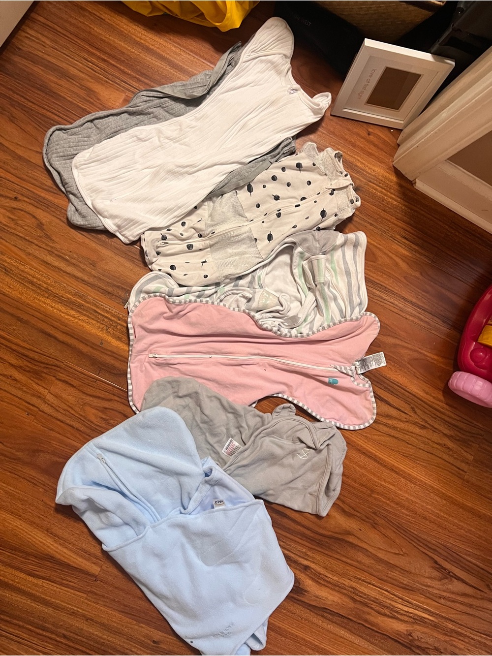 lot of Sleep Swaddles — halo, sleepea, love to dream